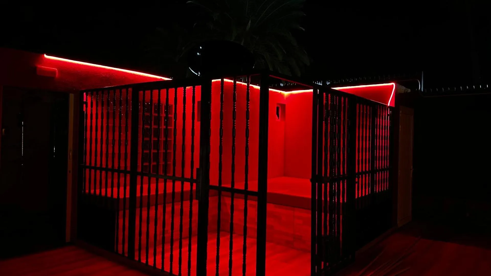 Paradise Resort - Fkk Swinger & Nudist Couples Only Maspalomas  Love hotel